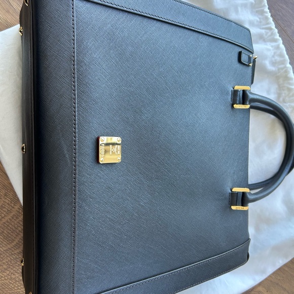 Beautiful classy Saffiano leather MCM bag. Comes with dust bag & straps - Picture 3 of 9